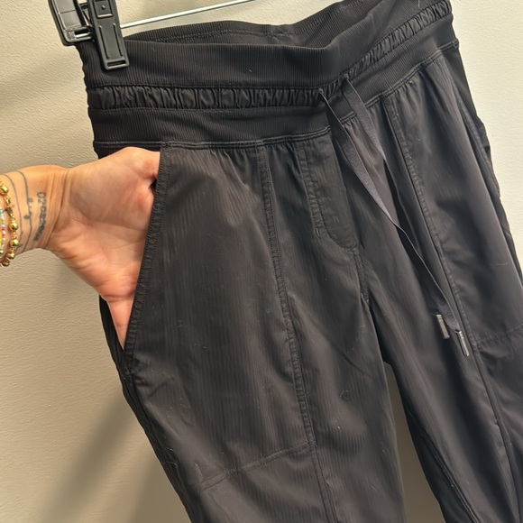 Lululemon athletic pants Size 6 - Picture 6 of 9